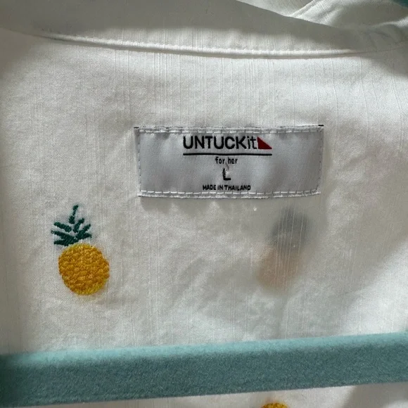 UNTUCKit (for her) Penny Button Up Shirt With Embroidered Pineapples Size L - Picture 2 of 4